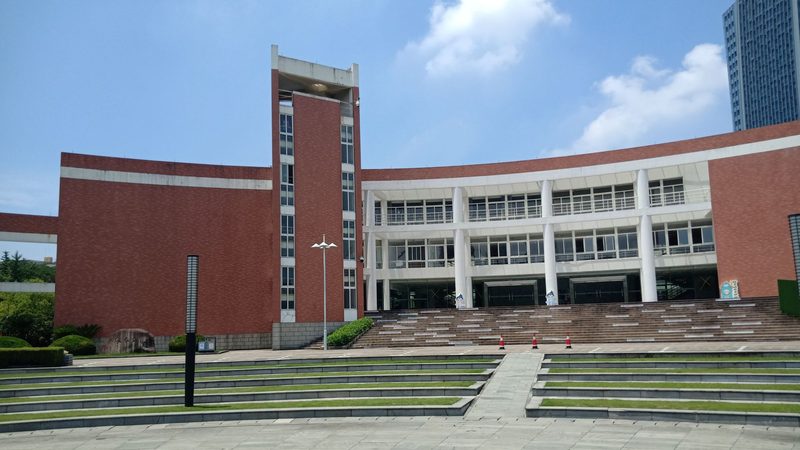 以下是几款在业界享有盛誉的进口电容品牌，供您参考：